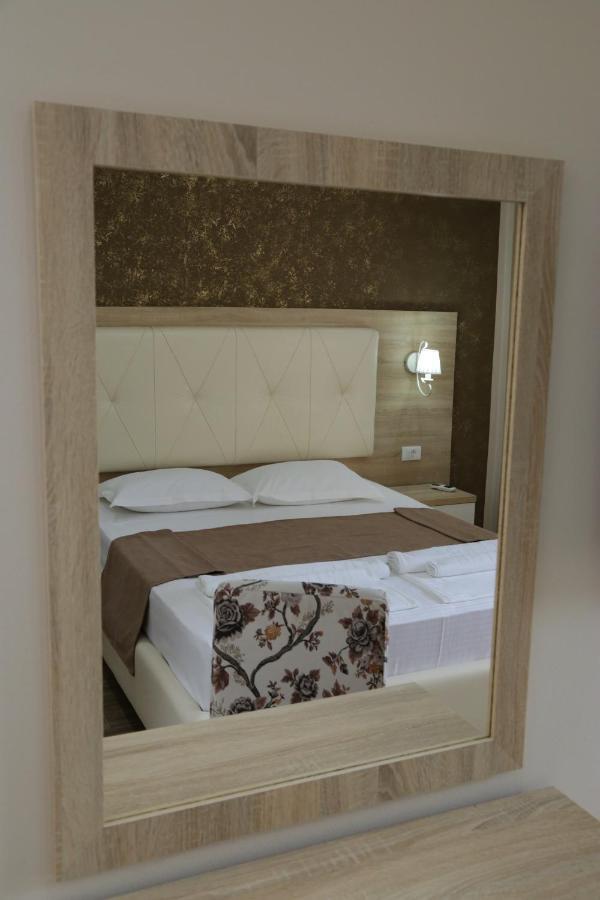 Metropolis Hotel Ulcinj Eksteriør billede